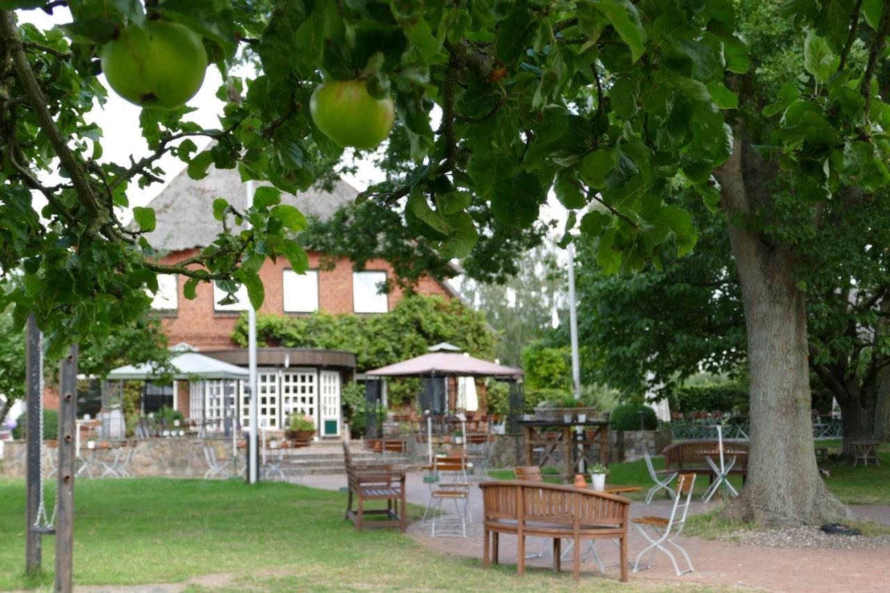 Landgasthof Kasch - Hotel Und Restaurant Malente Exterior photo